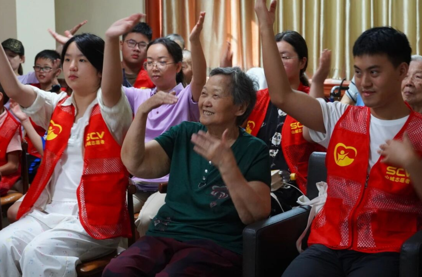 8��17�շ�������Ժ�������ջᡪ������С��ʹ��ף������������ů����